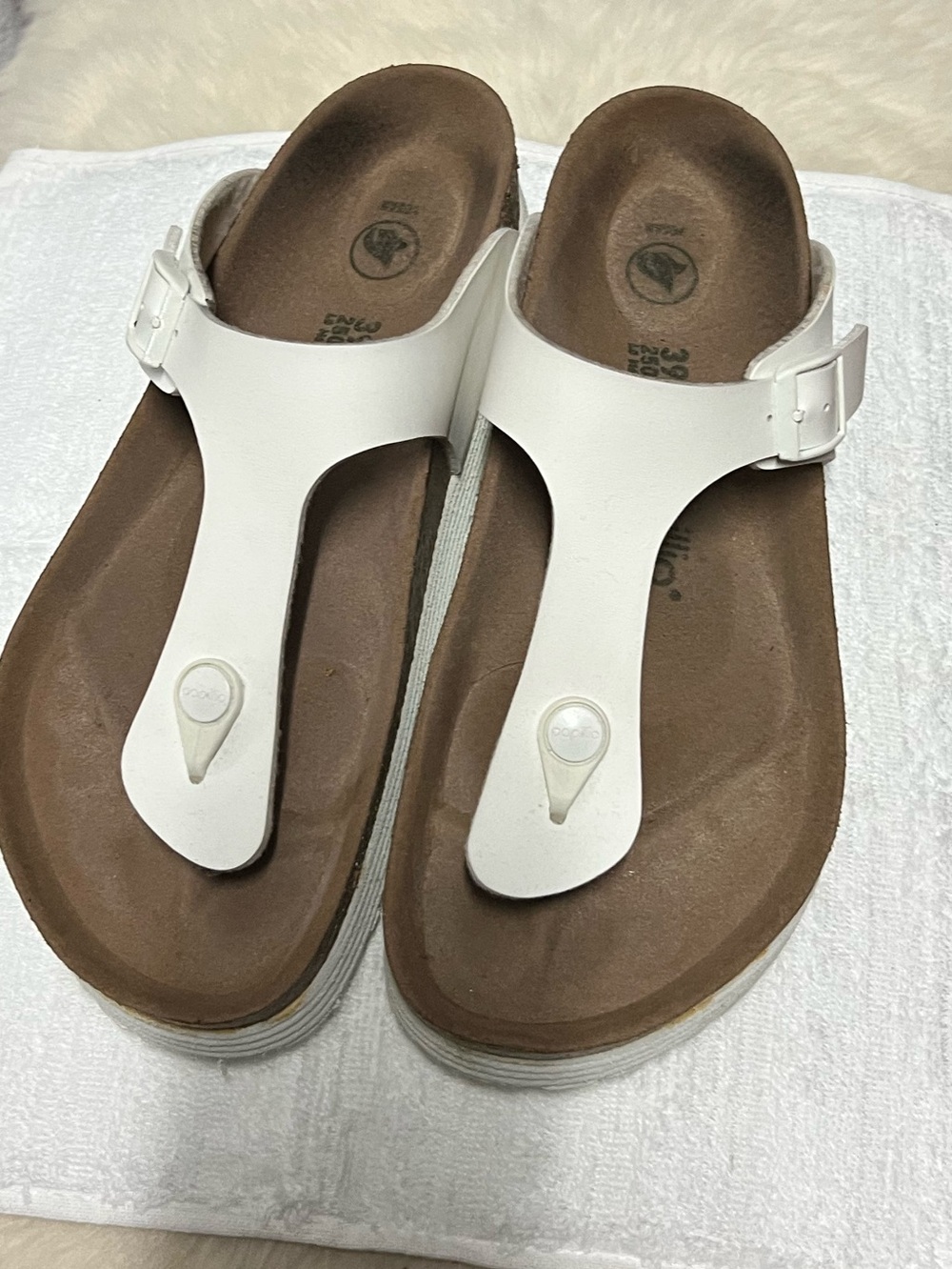 Birkenstock White Thong Sandals with Brown Footbed - Picture 4 of 4